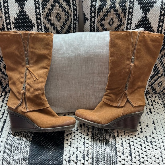 White Mountain Shoes - White Mountain Tan Suede Wedge Boots